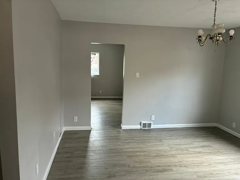 1102 Valley St #B — Photo 9