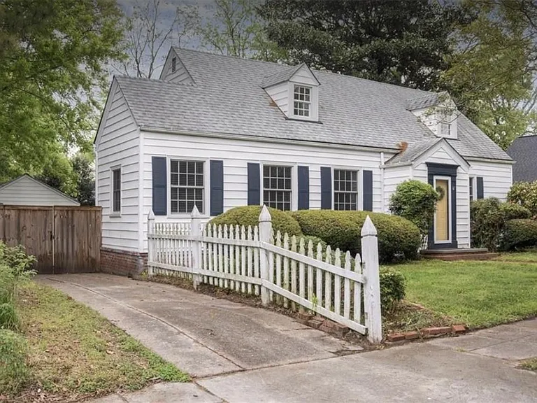 1412 Woodrow Ave — Photo 2