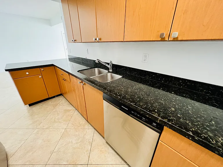 944 Bay Dr #7 — Photo 8