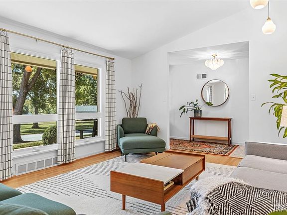 4th image of 536 Fairways Cir