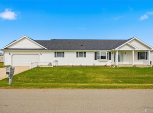14450 Killybegs Ln, Cement City, MI