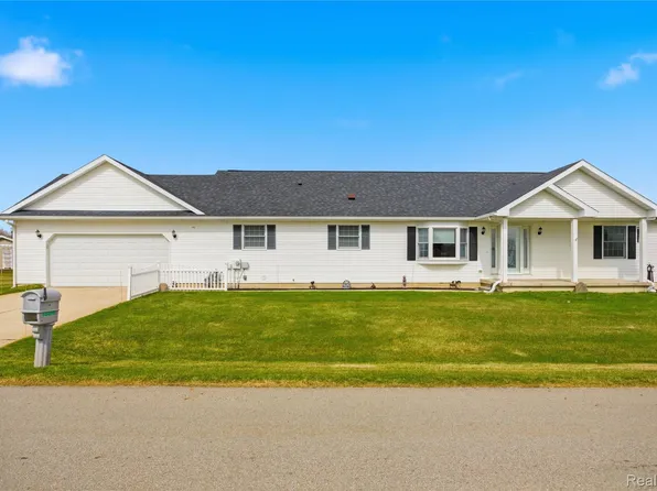 14450 Killybegs Ln, Cement City, MI 49233