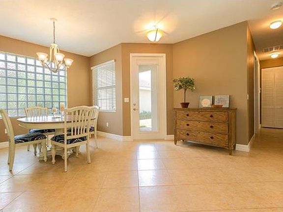 3rd image of 10571 Carolina Willow Dr