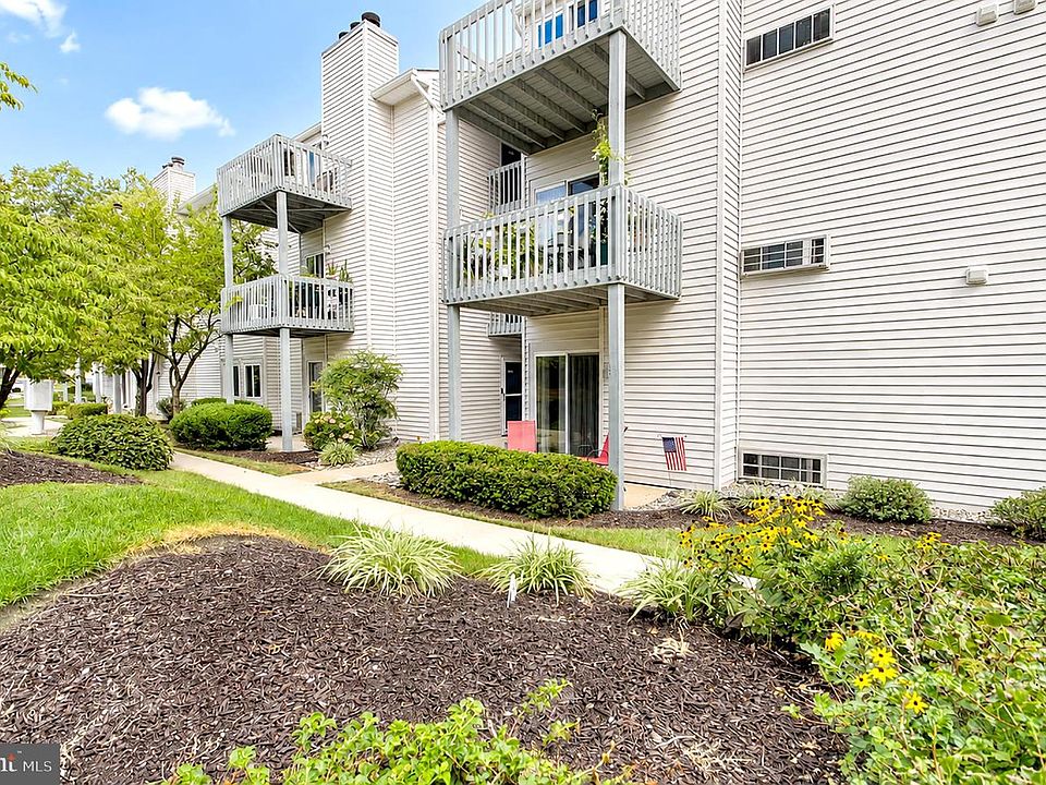 1st image of 2030 Lucas Ln