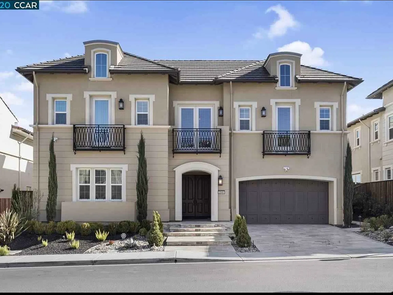 5 bed, 5.5 bath, 5081 sqft, $11,000 — Photo 1
