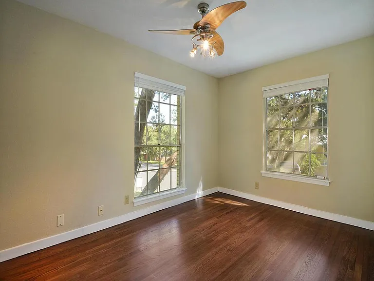 401 Cherry Hill Dr — Photo 8