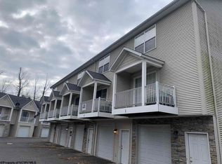 2 Flatts Ln, Morgantown, WV 26505