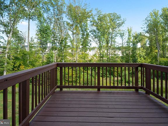4th image of 137 Streamview Dr