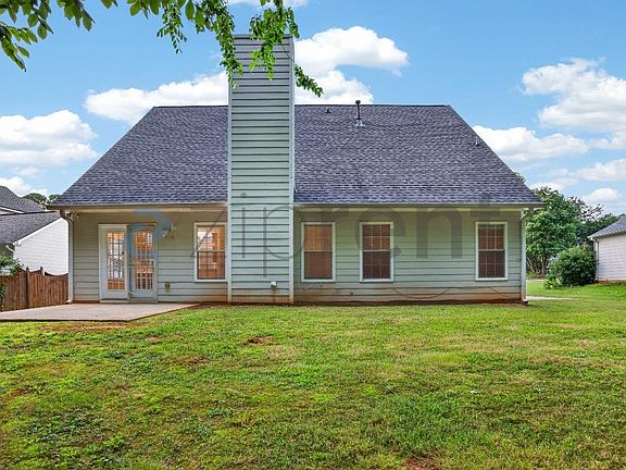 4th image of 4584 Garden City Dr
