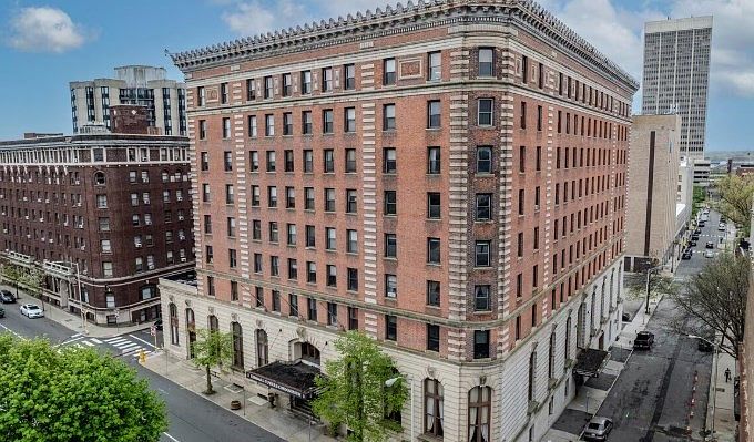 1st image of 140 Chestnut St APT 407