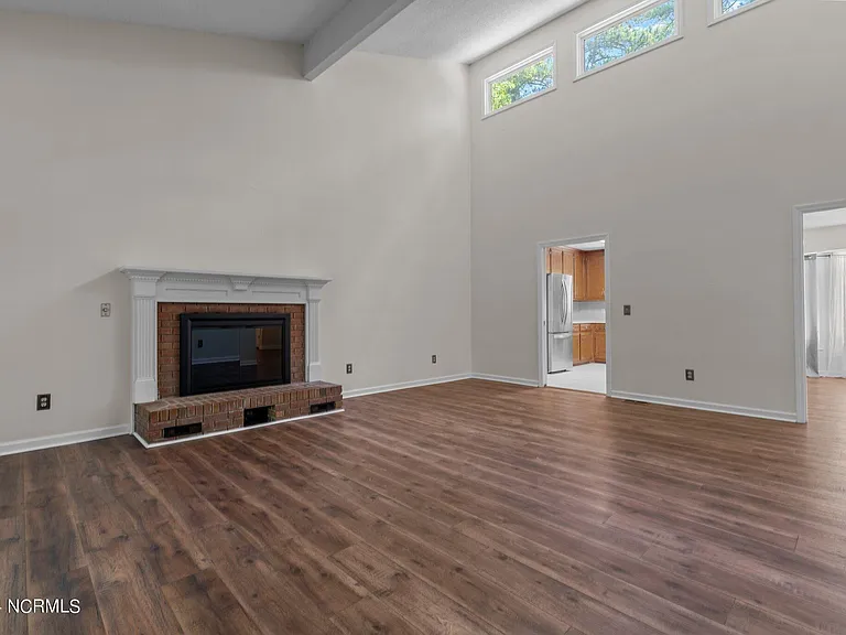 618 Chelsea Dr — Photo 8
