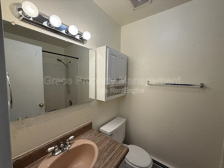 410 E Geneseo St #A — Photo 9