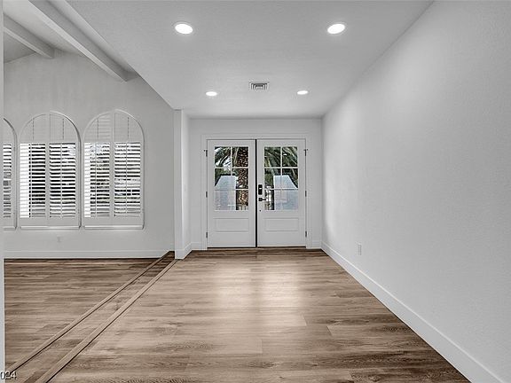 4th image of 2892 Vista Del Sol Ave