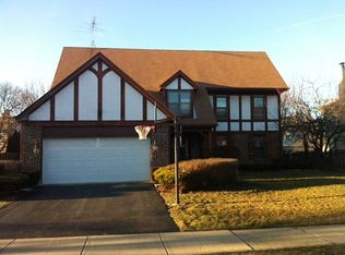 430 Whitehall Dr, Arlington Heights, IL 60004