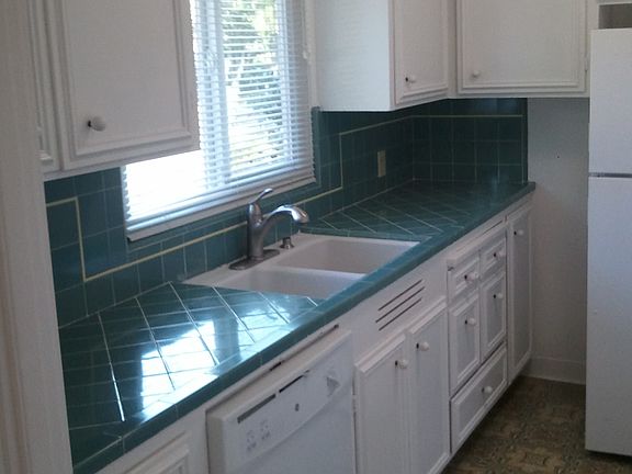 Kitchen w/dishwasher
