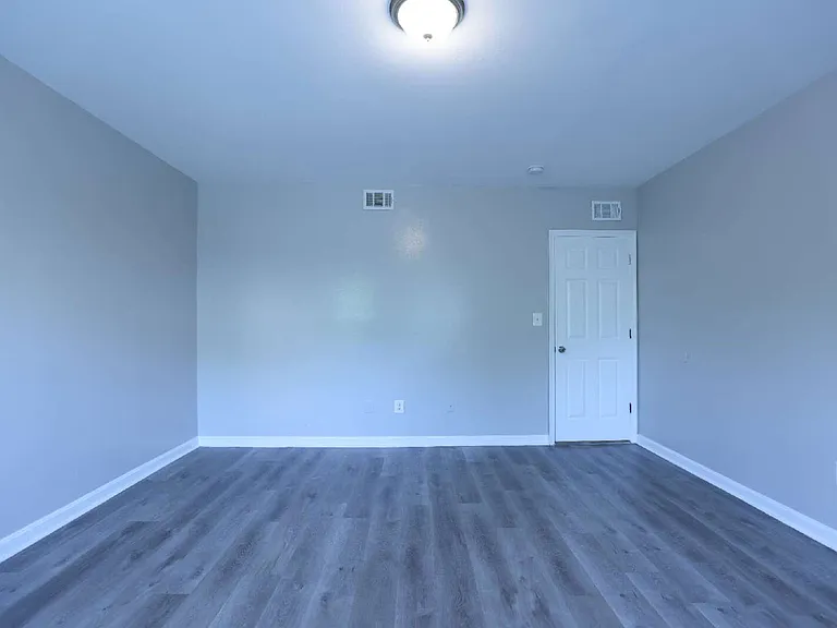 1633 E St NE #3 — Photo 8