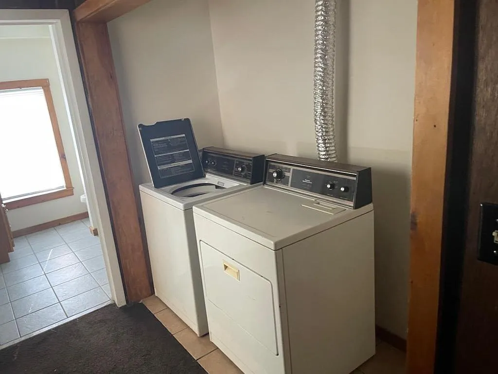 Building Photo - 408 Upper