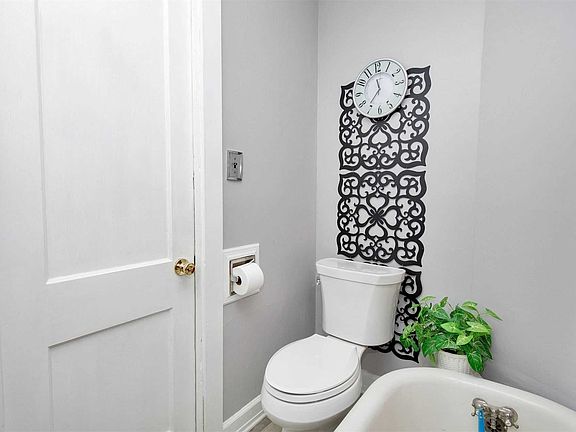 5th image of 604 Wadleigh Ave