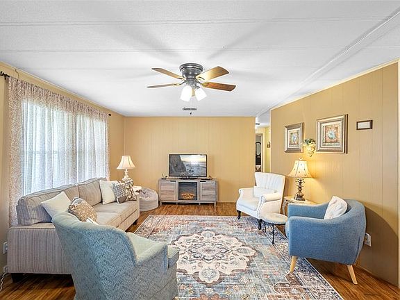 3rd image of 712 Whippoorwill Ln