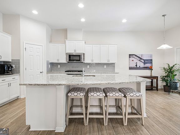 5th image of 1967 Silver Birch Dr SE #5