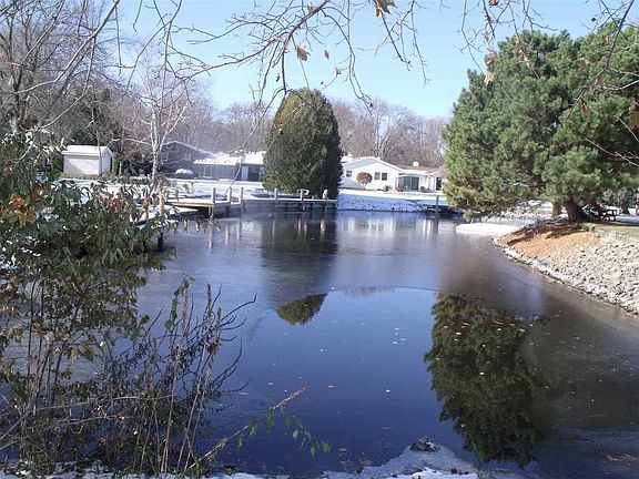 Lovely Channel straight to Lake Winnebago.