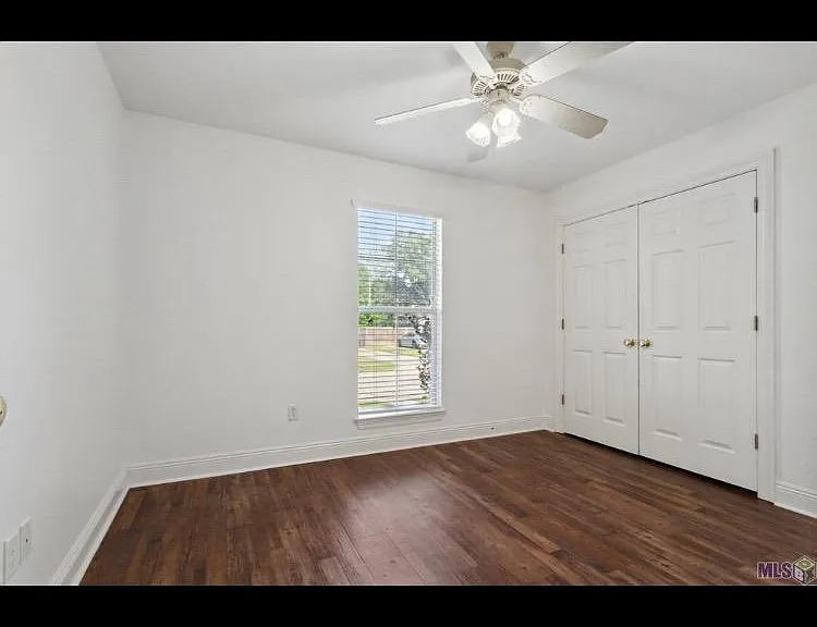 327 Greenhaven Dr — Photo 9
