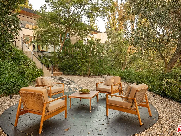 12752 Mulholland Dr — Photo 46