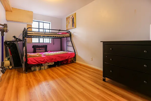 Sold by Chase Global Realty Corp | media 12