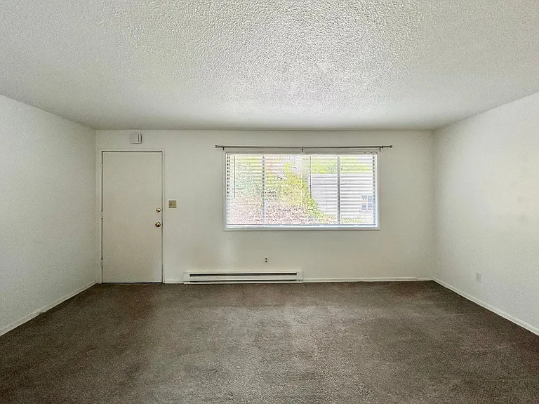 341-347 SE 30th Pl — Photo 29