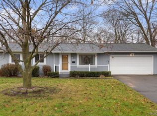 5414 Carroll Lake Rd, Commerce Township, MI 48382