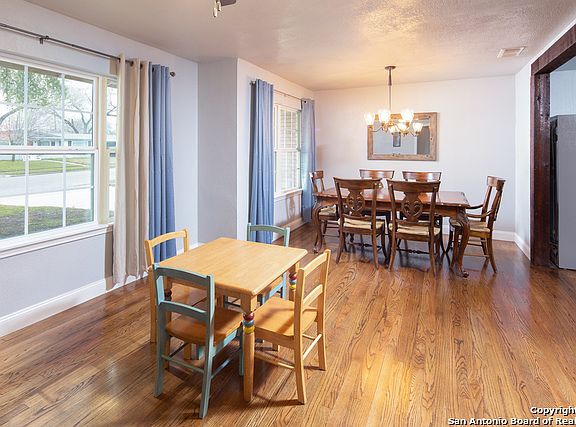 4th image of 327 Teakwood Ln
