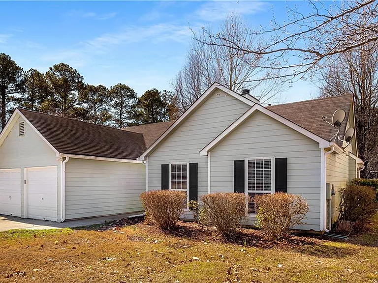 4209 Zephyrhills Dr NW — Photo 3