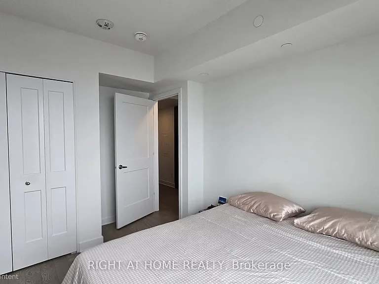 180 George St N #2405 — Photo 6