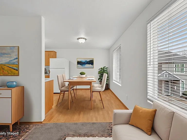 Bluebird Davis Street — Photo 15