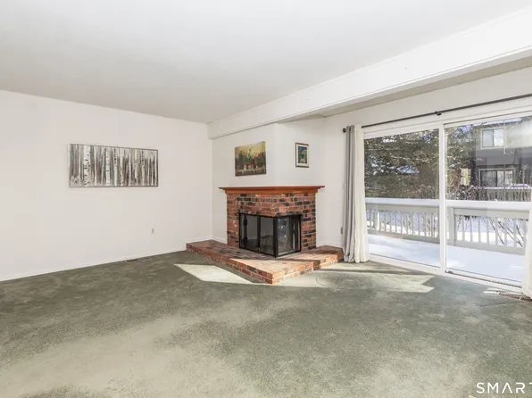 9 Highpoint Court #116E, Woodbury, CT 06798