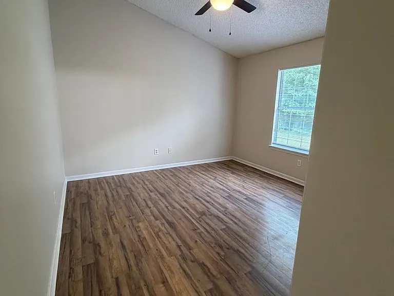 101 Talbot Ct — Photo 27