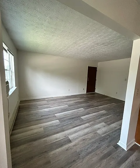 501 W Silver St #B — Photo 1