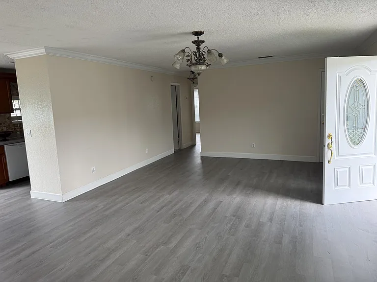 4403 Anna Ln — Photo 2