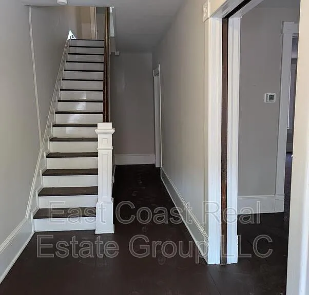 304 1/2 W Martin St — Photo 16