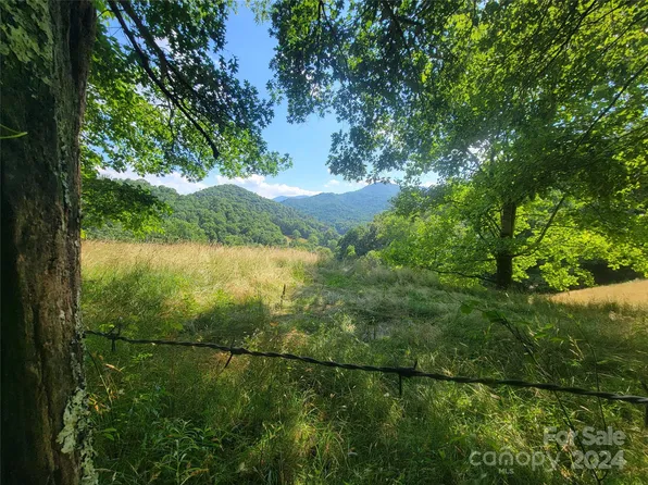250 Lumberton Rdg #6, Waynesville, NC 28785