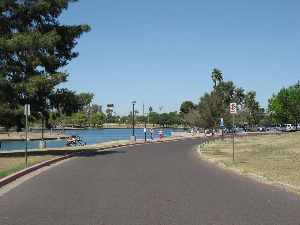 Close to Chaparral Park, bike paths, Civic Center Library and Old Town Scottsdale