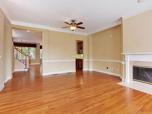 3rd image of 1261 Creekside Pl SE