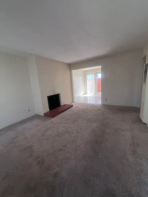 2 bed, 900 sqft, $3,000 — Photo 3