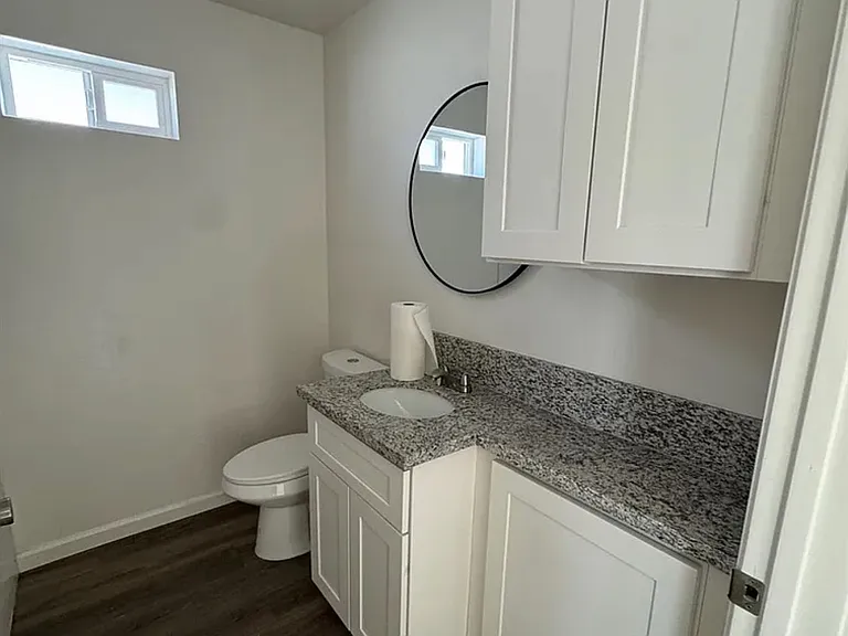 210 Clyde St #A-B — Photo 4