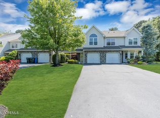 33 Nutmeg Ct, Tinton Falls, NJ 07753
