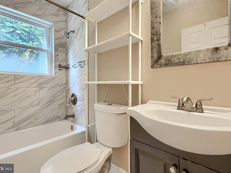 6110 Everall Ave — Photo 18