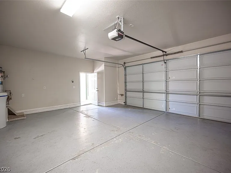 10474 Howling Coyote Ave — Photo 6