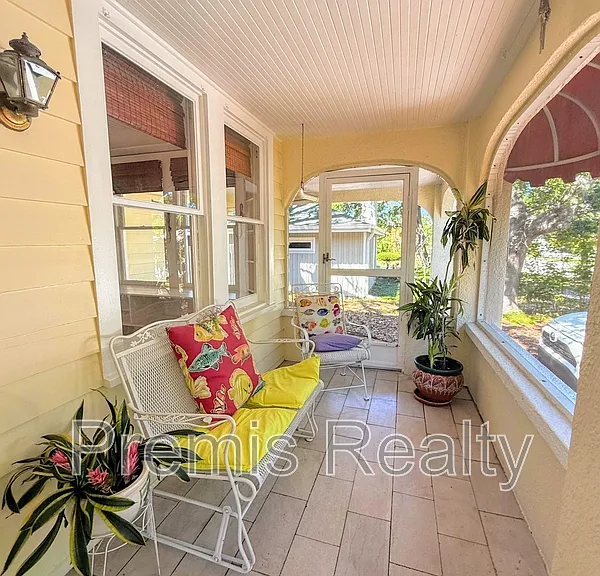 1103 Charles St — Photo 4