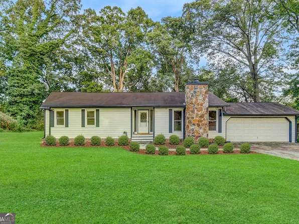 656 Field Cliff Dr, Stone Mountain, GA 30087