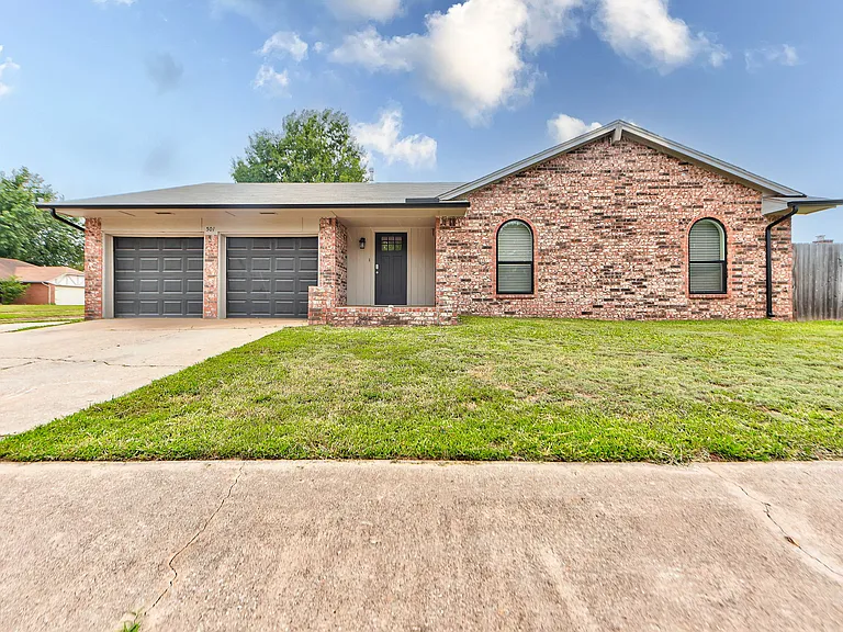 501 N Morgan Dr — Photo 1